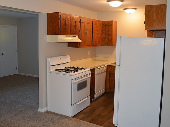 4th image of 510 Meadowbrook Ln APT 2