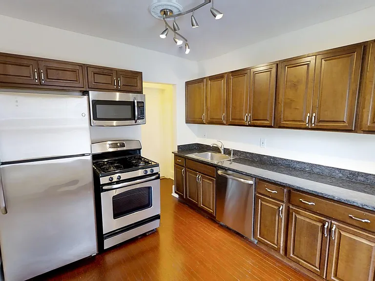 1929 E Genesee St #4 — Photo 3