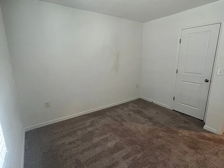 117 Mandovi St — Photo 16