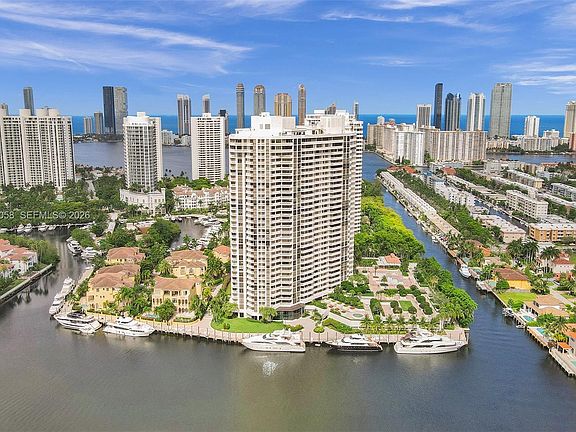5th image of 1000 W Island Blvd #2909
