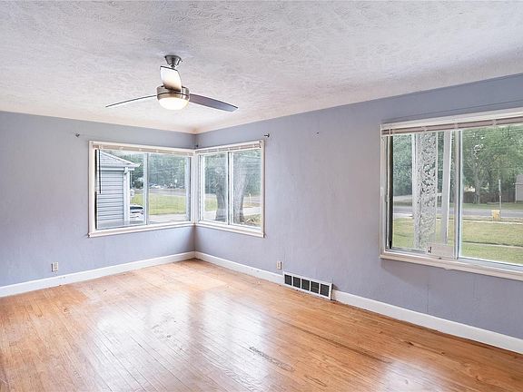 4th image of 1403 Trampe Ave