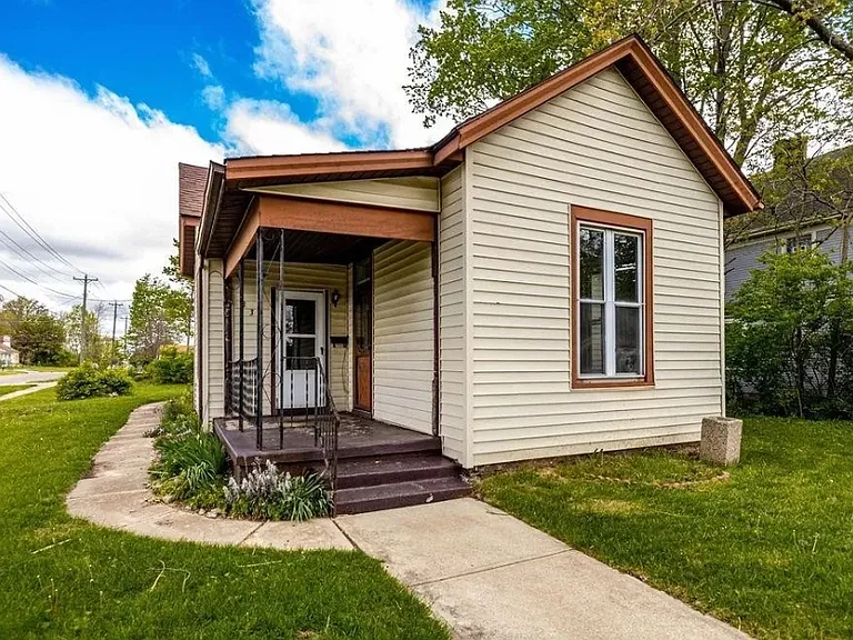 330 W Withrow St — Photo 3