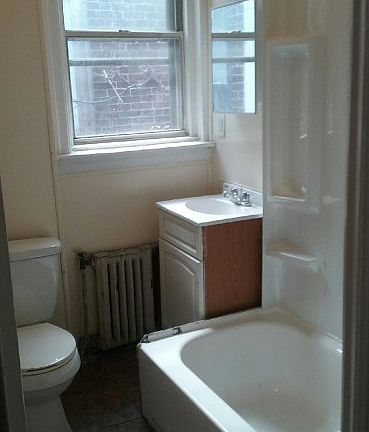 3rd image of 4026 N Darien St