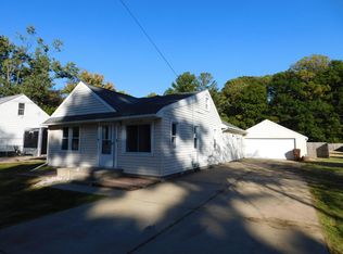 405 Stoner Rd, Lansing, MI 48917