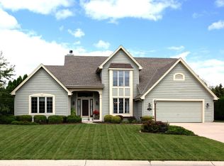 13430 W Foxwood Dr, New Berlin, WI 53151