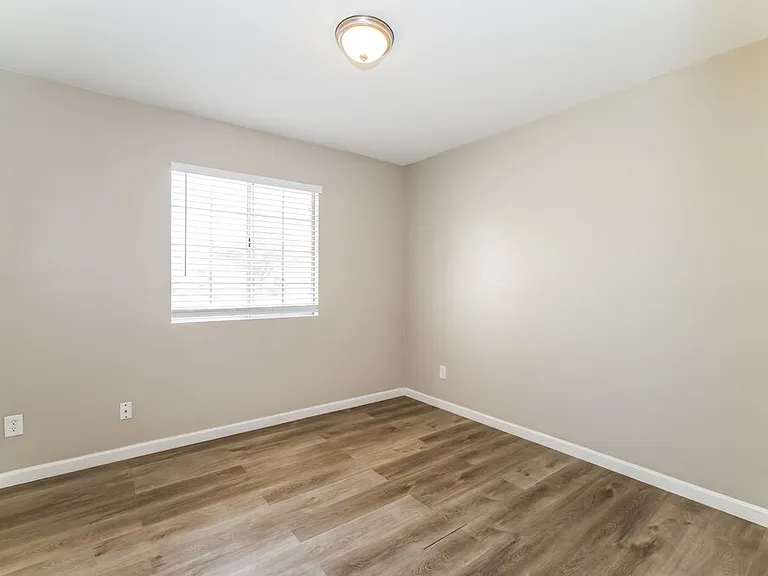 1417 E Irwin Ave — Photo 14