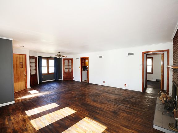 5th image of 28 5th Ave NW