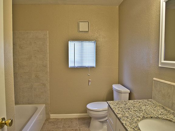 4th image of 1617 W Portola Ave
