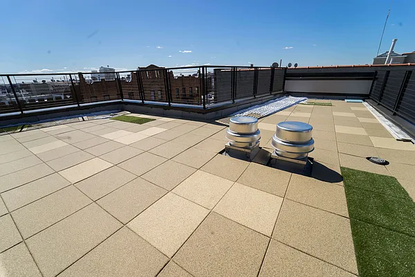 Rented by Manhattan Management LLC | media 34