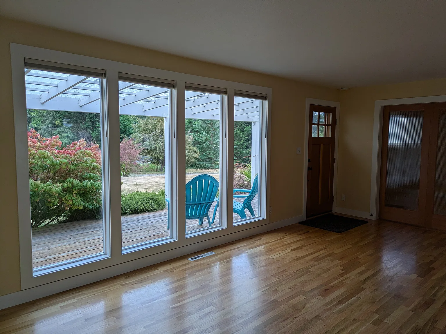 1366 Country Ln — Photo 3