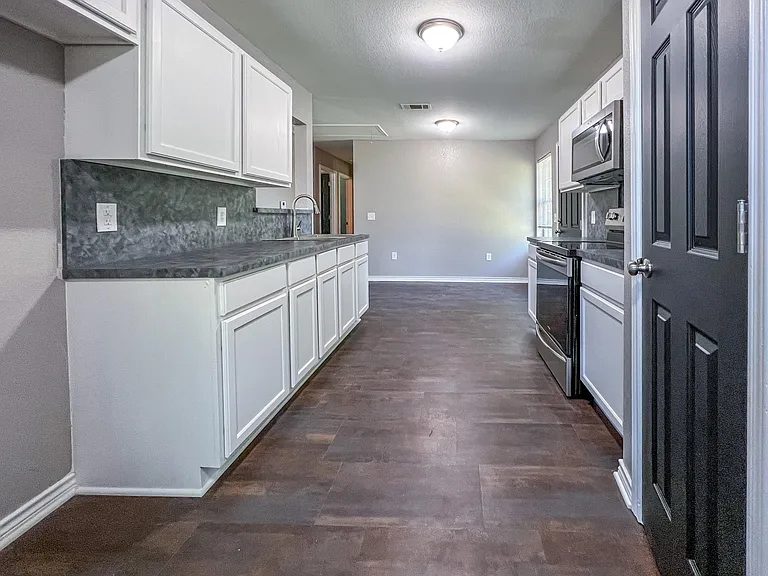 213 N Ave E — Photo 17