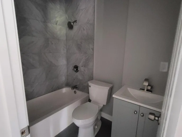 525 E Loyola Dr — Photo 20