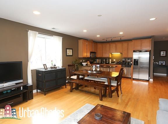 2nd image of 3655 N Southport Ave APT 2N