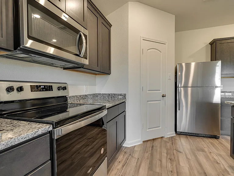 639 Arlington Park Ct — Photo 12