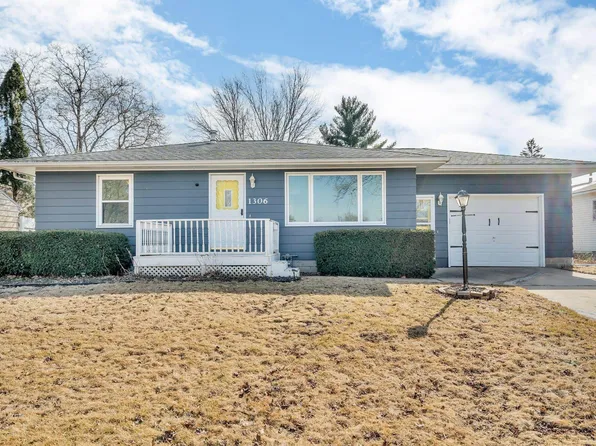 1306 W 6th St, Cedar Falls, IA 50613