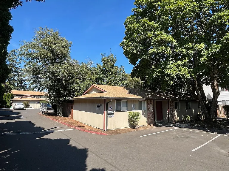 Evergreen Gardens — Photo 18