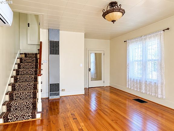 2nd image of 1613 2nd St