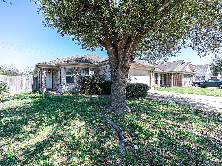 19538 Narcissus Brook Ln — Photo 1