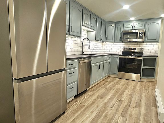 3rd image of 520 29th Ave NE #B