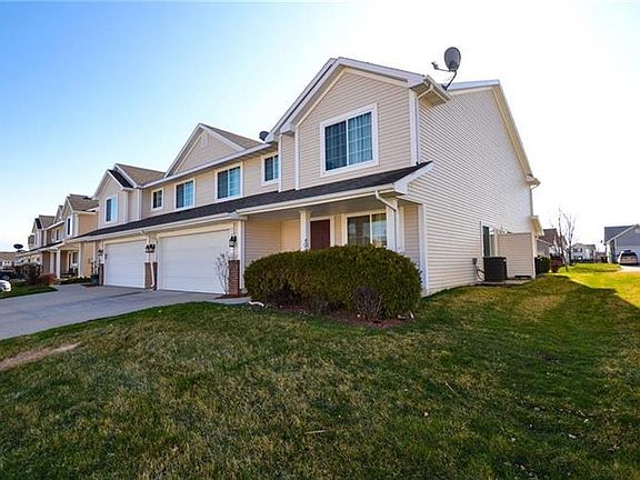 2nd image of 792 SE White Oak Ln