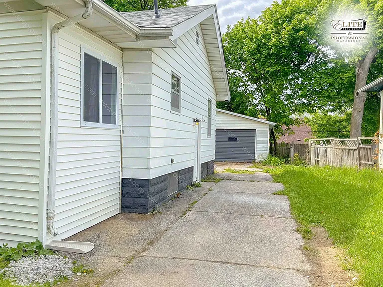 2515 Bagley St — Photo 9