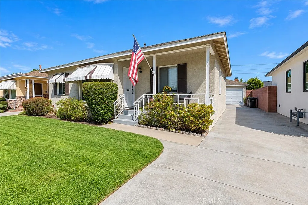 4 bed, 1594 sqft, $4,200 — Photo 2