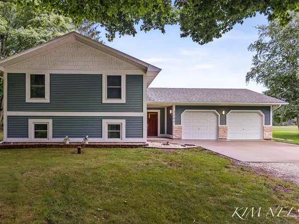 5280 Scenic Dr, Whitehall, MI 49461