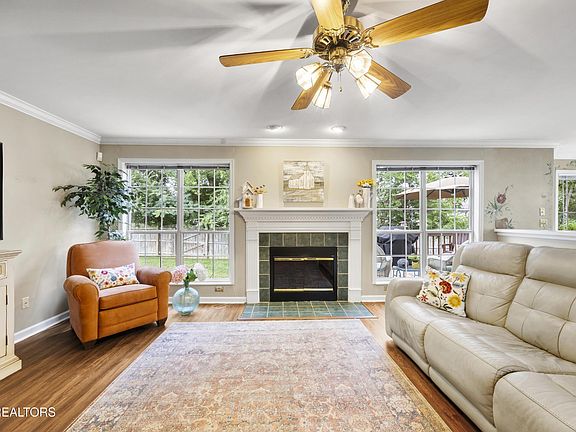4th image of 8464 Lawnpark Dr