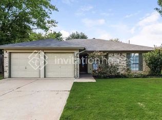 709 W Lynn Creek Dr, Arlington, TX 76001