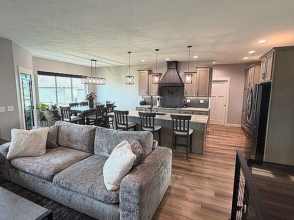 4th image of 3709 Larchwood Cir