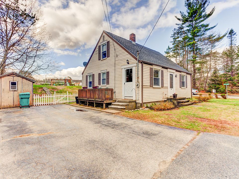 398 Douglas St, Uxbridge, MA 01569