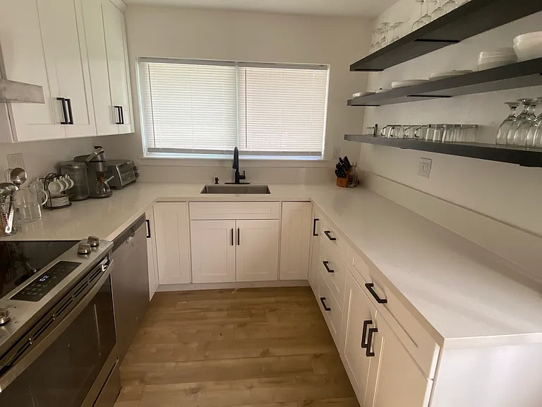 Hibiscus Dr — Photo 2