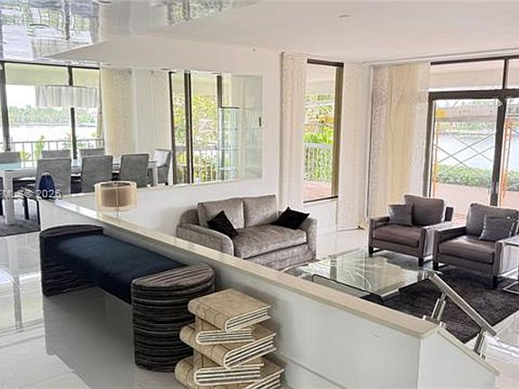 2nd image of 19707 Turnberry Way #Townhouse Cu-6