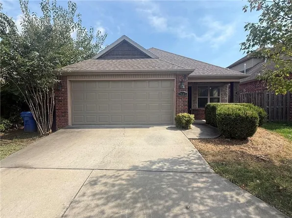 2640 N Arroyo Ave, Fayetteville, AR 72703