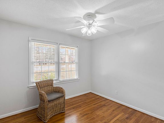 5th image of 303 Green St