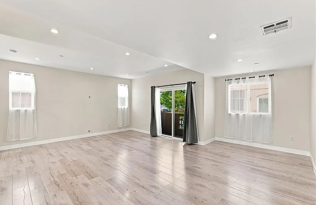 3 bed, 3.5 bath, 1584 sqft, $3,550 — Photo 3
