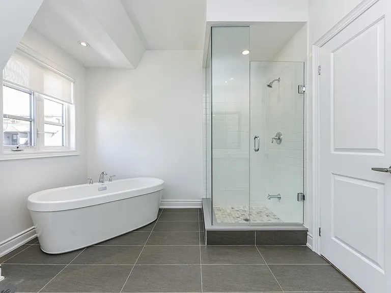 1145 Ossington Ave — Photo 16
