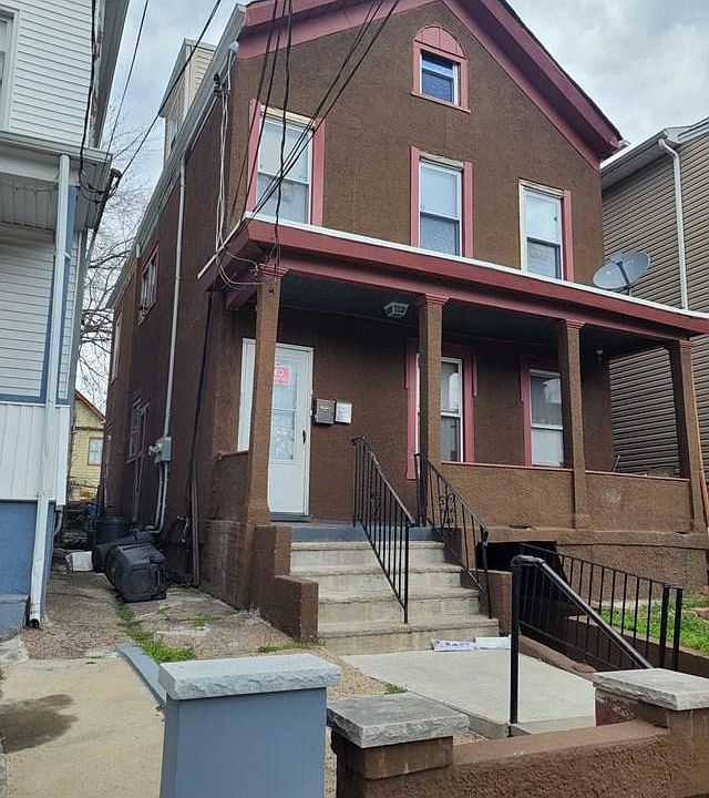 2nd image of 34 Ann St