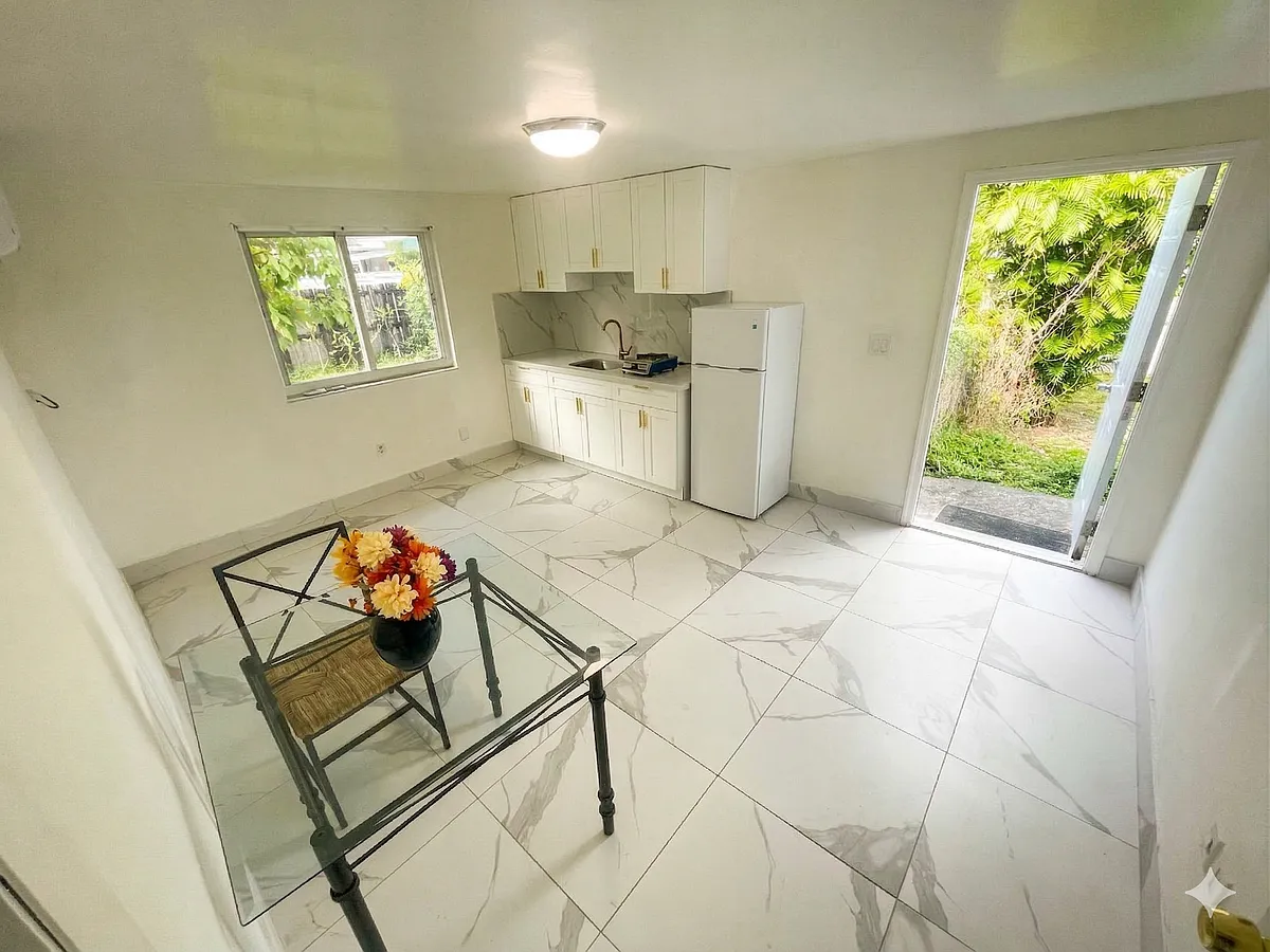 Building Photo - 10300 SW 50th Ter #1