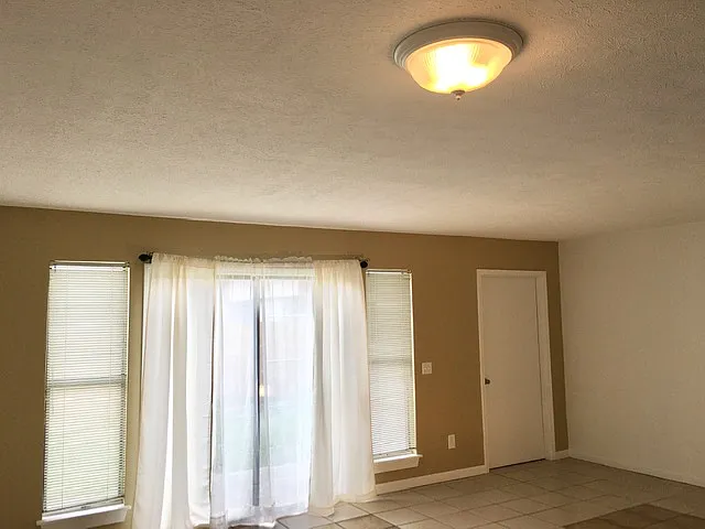 402 Lynnwood Ln #A-104 — Photo 4