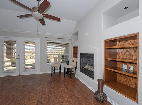 4th image of 10712 Southerland Dr