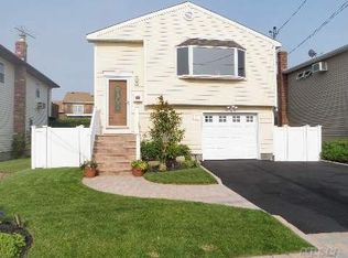 900 S Bay St, Lindenhurst, NY 11757
