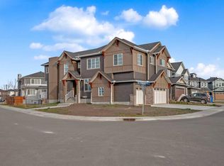 203 N Kinniburgh Pl, Chestermere, AB T1X1Y1