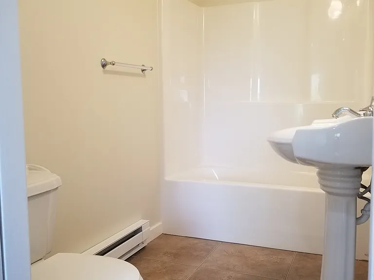 1032 S Black Ave — Photo 4