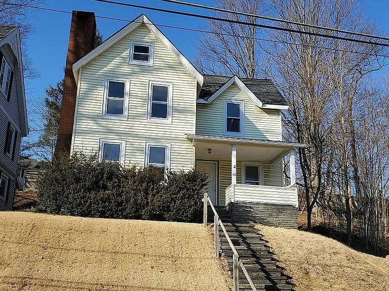 64 Mead St — Photo 1