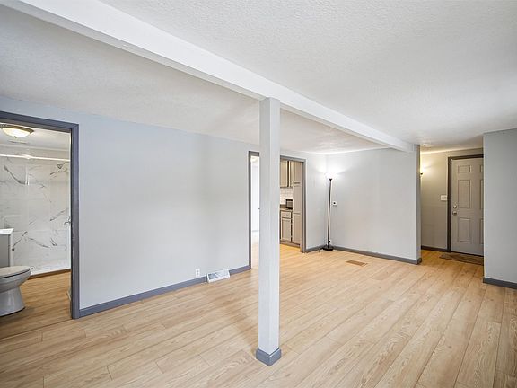 4th image of 2400 45th St