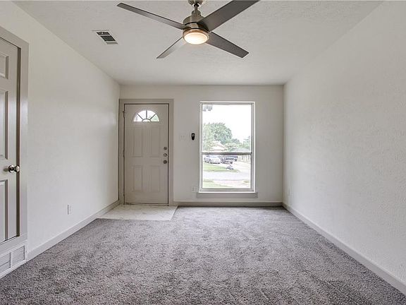 4th image of 631 Holly Ln