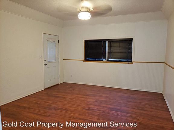 3rd image of 901 Avenue C
