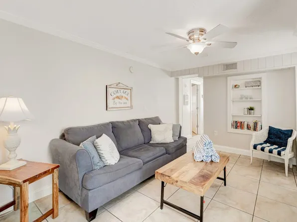 103 4th St S, Bradenton Beach, FL