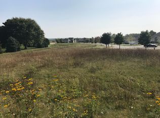 1453 Red Oak Dr, Hartford, WI 53027
